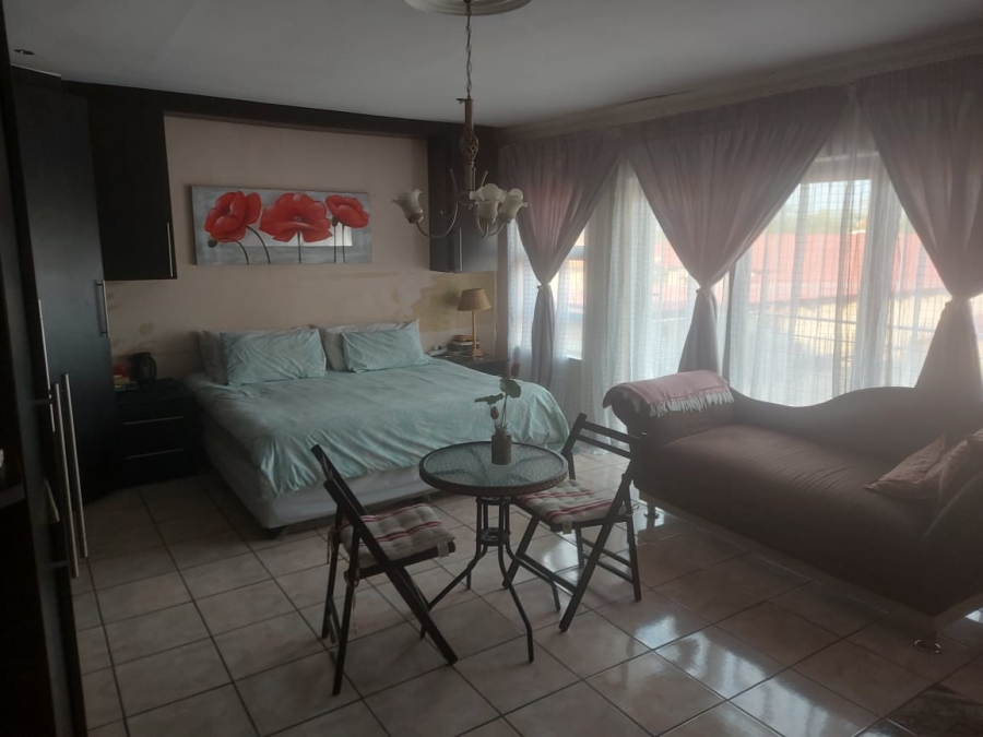 4 Bedroom Property for Sale in Oos Einde North West